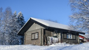 Vandrarhemsrum-stuga i vintertid.